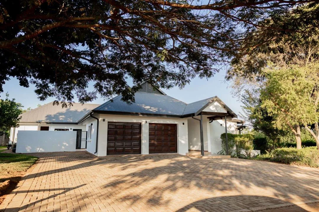5 Bedroom House for sale in Doornhoek