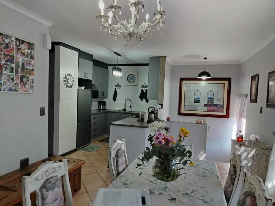 3 Bedroom Townhouse for sale in Glen Marais