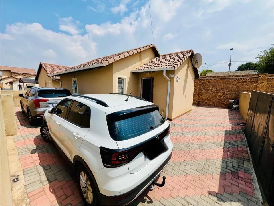 3 Bedroom House for sale in Witpoortjie