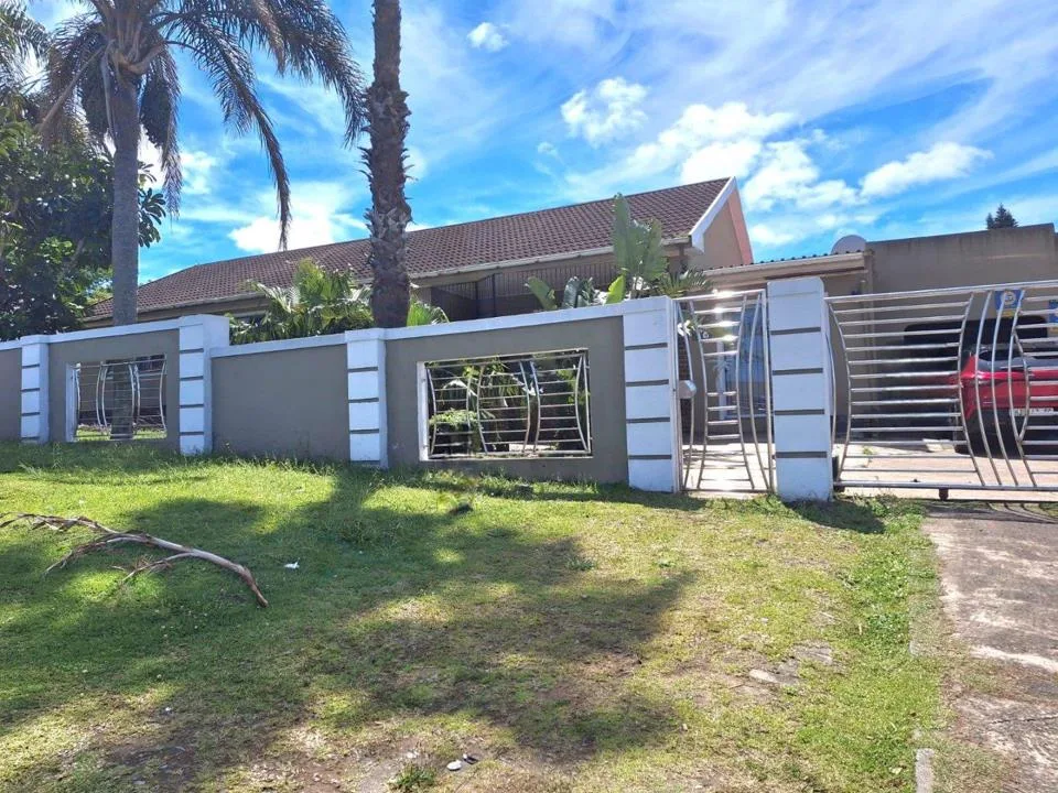 7 Bedroom House for sale in Amalinda