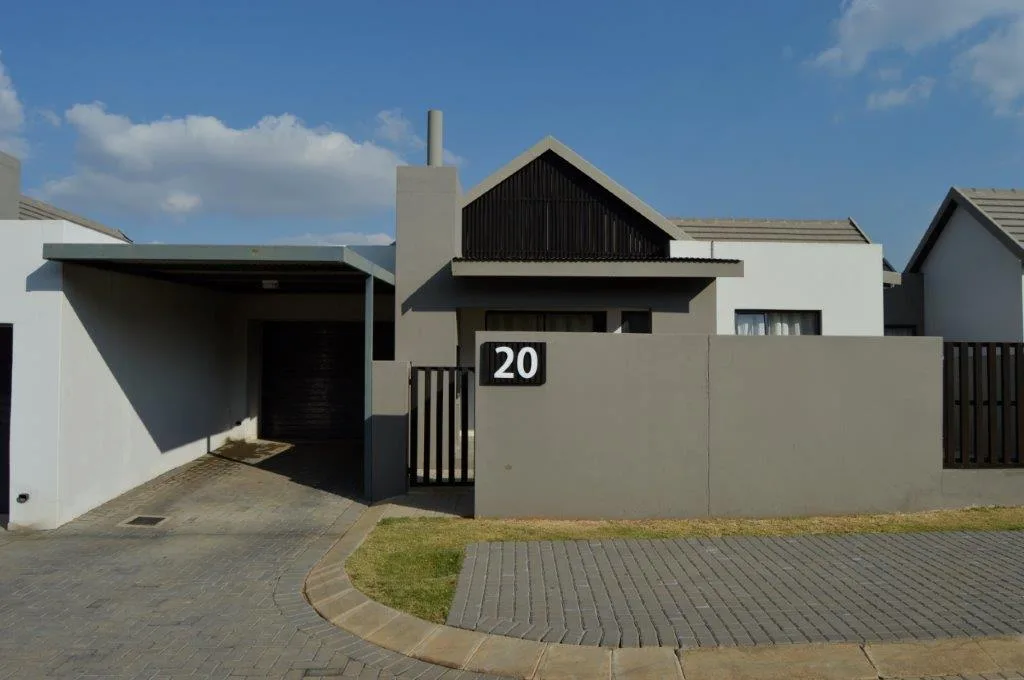 2 Bedroom Townhouse for sale in Glen Erasmia