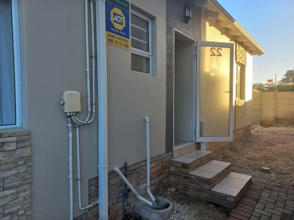 2 Bedroom Townhouse to rent in Overbaakens
