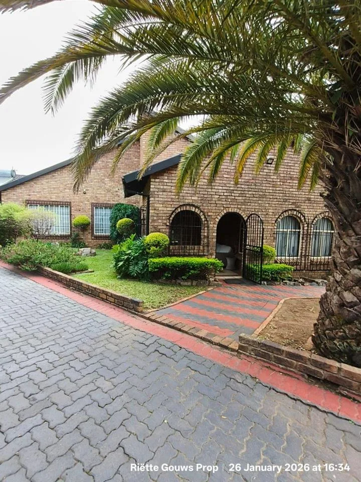 6 Bedroom House for sale in The Reeds