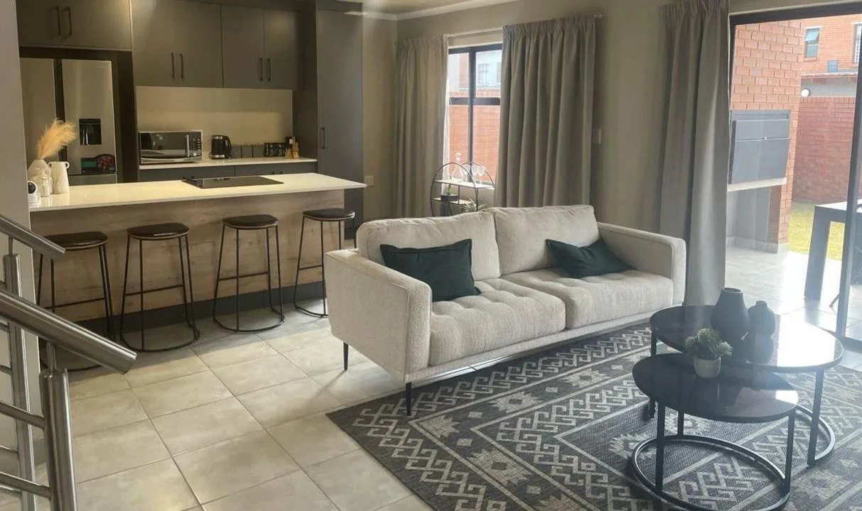 3 Bedroom Townhouse for sale in Sinoville