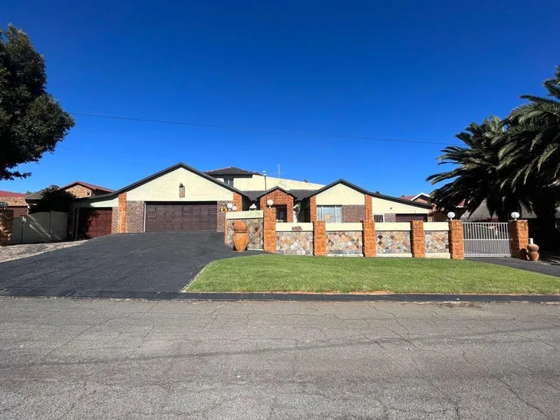 4 Bedroom House for sale in Greenhills
