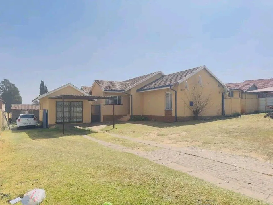 5 Bedroom House for sale in Tasbet Park