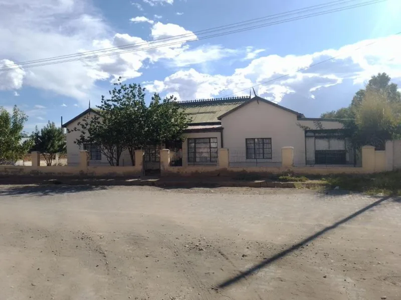 9 Bedroom House for sale in Noupoort