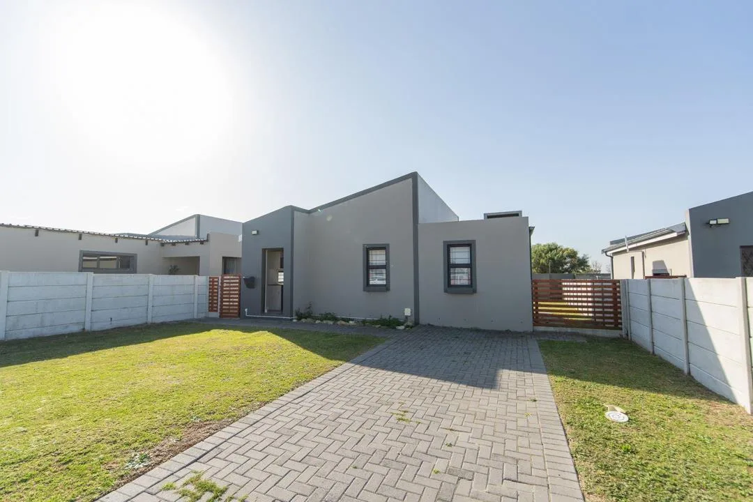 2 Bedroom House for sale in Parsonsvlei