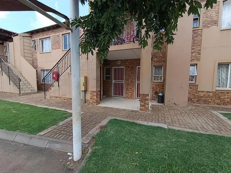 2 Bedroom House for sale in Protea Glen