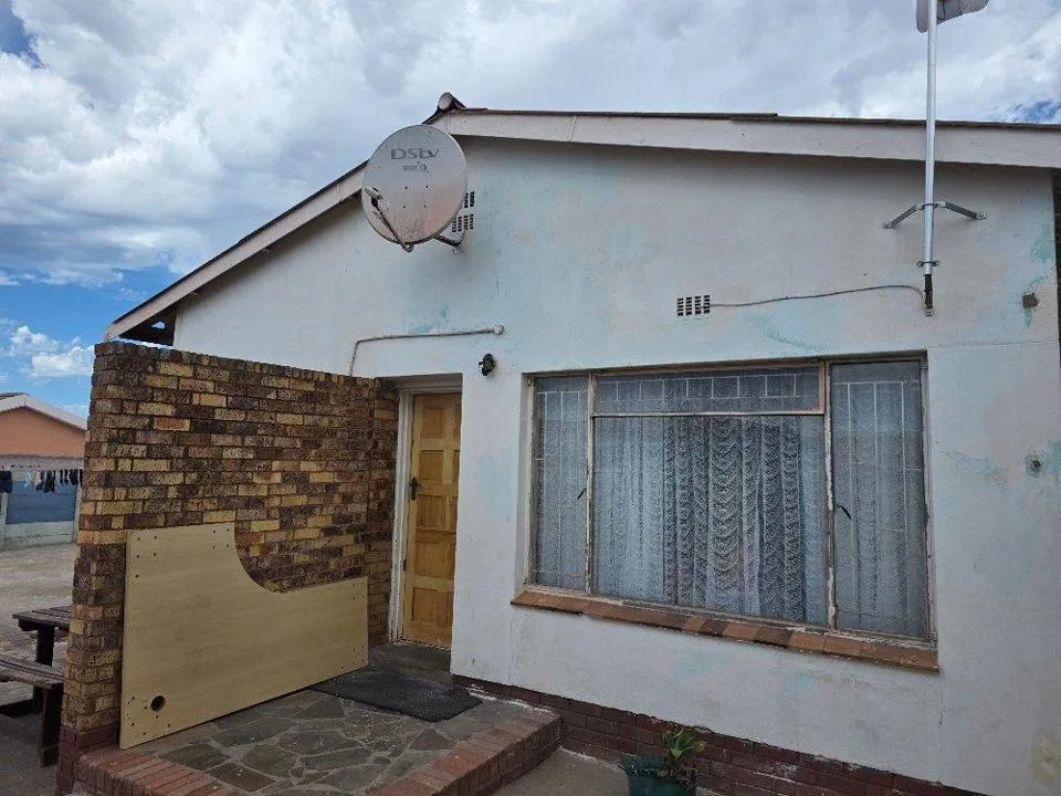 3 Bedroom House for sale in Vredenburg