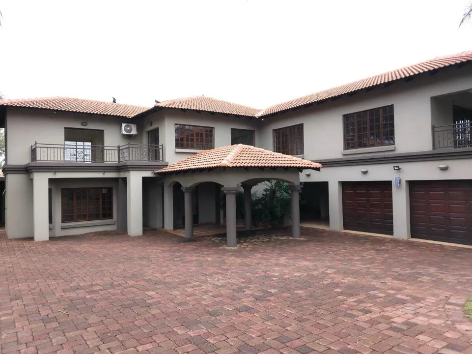 4 Bedroom House for sale in Aerorand