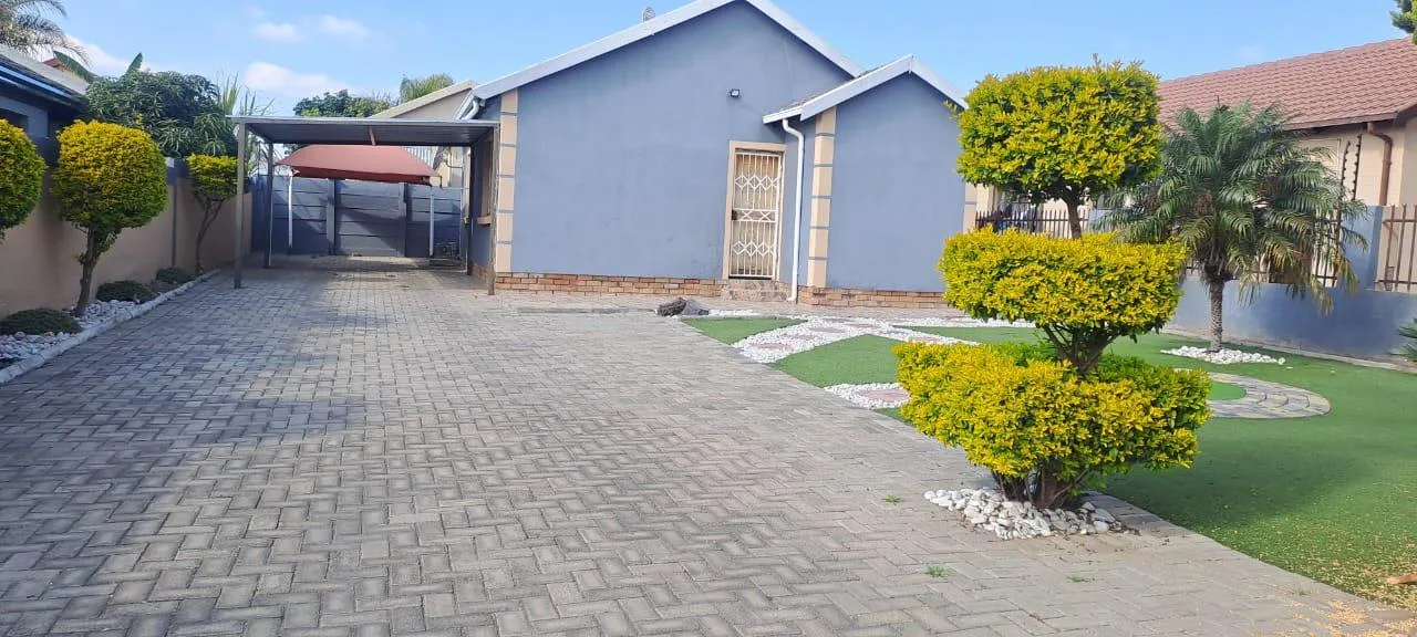 2 Bedroom House in Lesedi Park