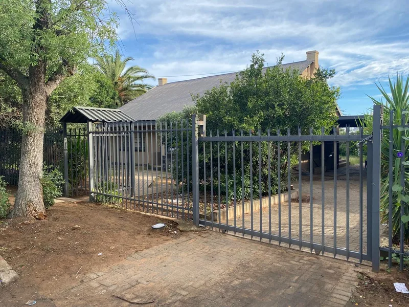 7 Bedroom House in Willows