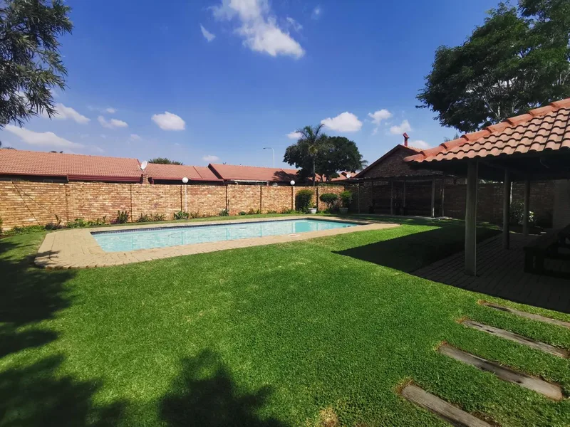 2 Bedroom Simplex in Rooihuiskraal North