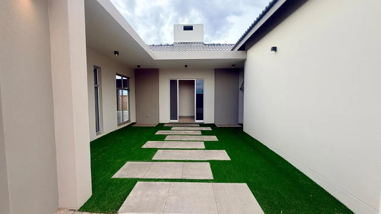3 Bedroom House for sale in El Toro Park