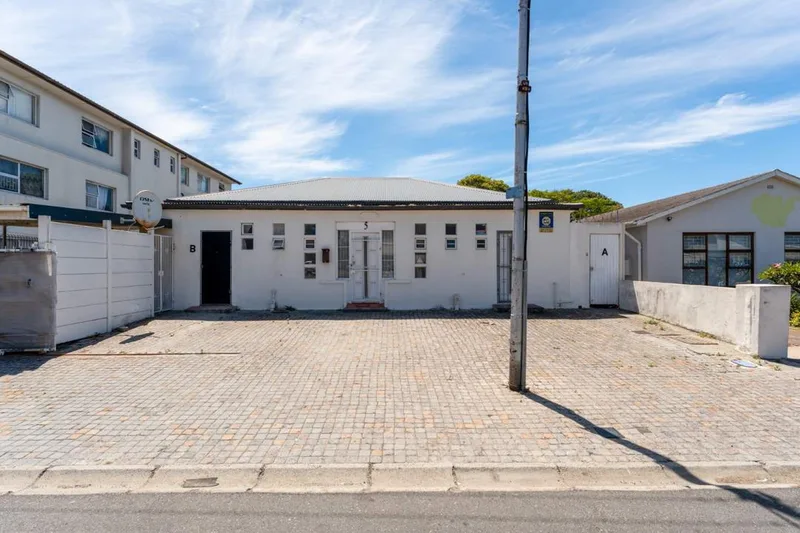 4 Bedroom House for sale in Southfield