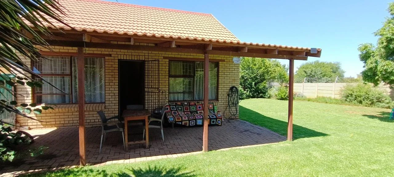 2 Bedroom Townhouse for sale in Langenhovenpark