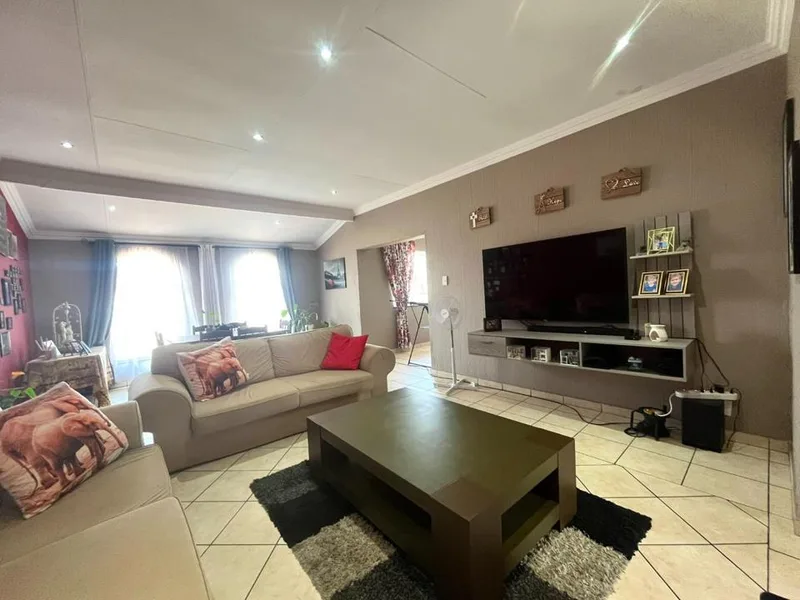 2 Bedroom Townhouse for sale in New Redruth