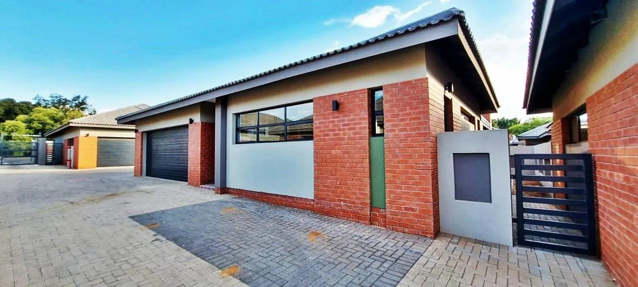 2 Bedroom Townhouse for sale in Spitskop SH