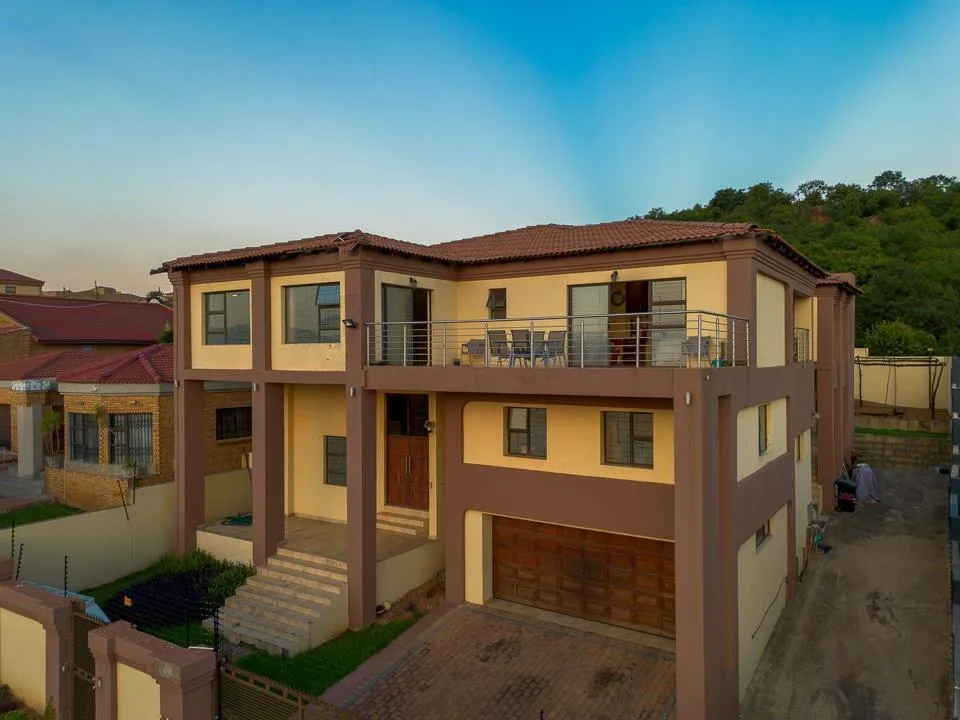 6 Bedroom House for sale in Liefde En Vrede