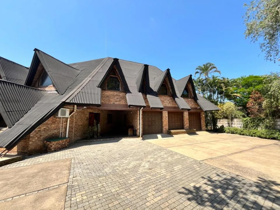 9 Bedroom House for sale in Kwambonambi