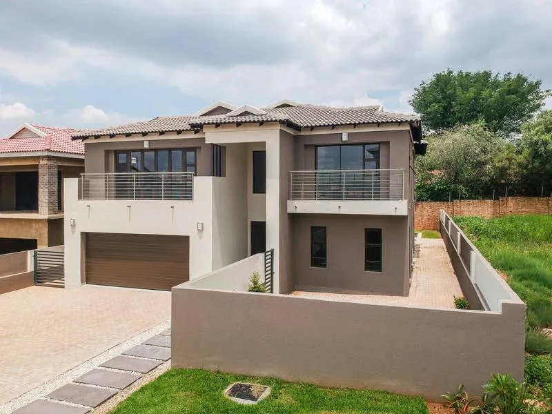 4 Bedroom House for sale in Ruimsig