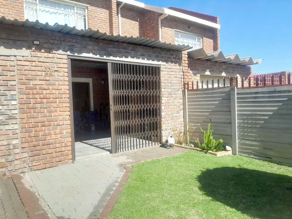 2 Bedroom Townhouse for sale in Bedelia