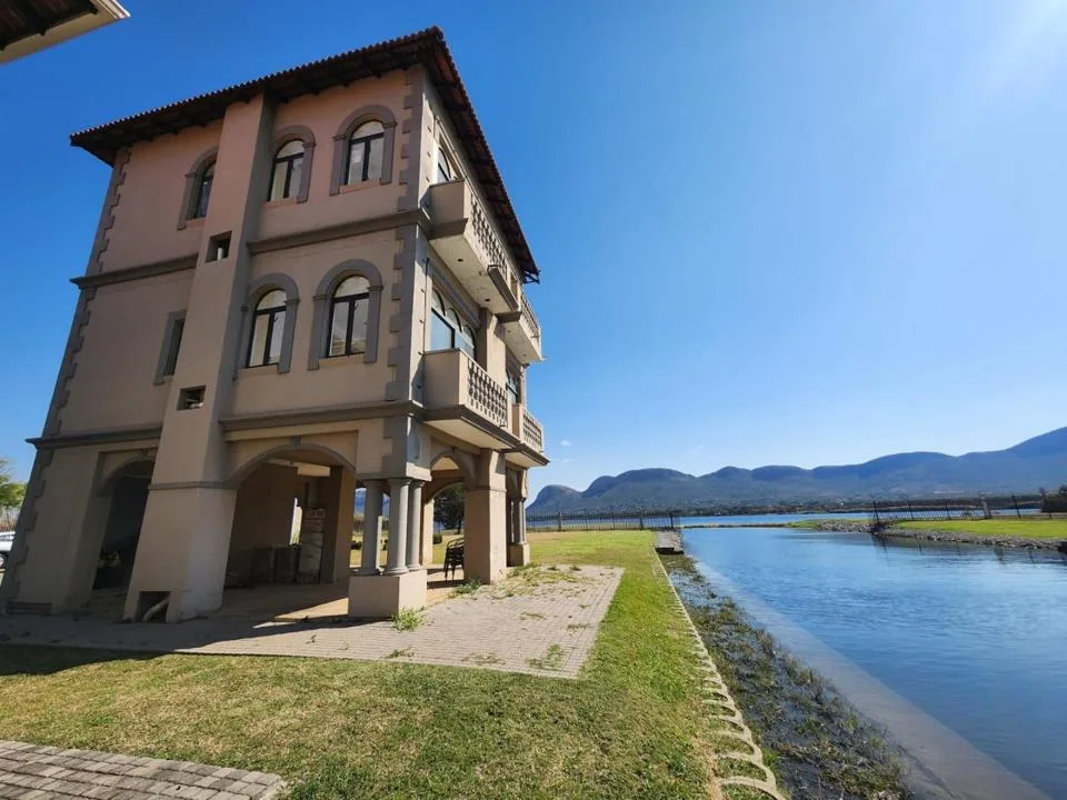 2 Bedroom House for sale in Ifafi