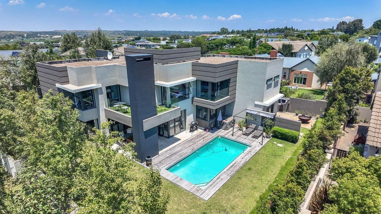5 Bedroom House for sale in Midstream Estate
