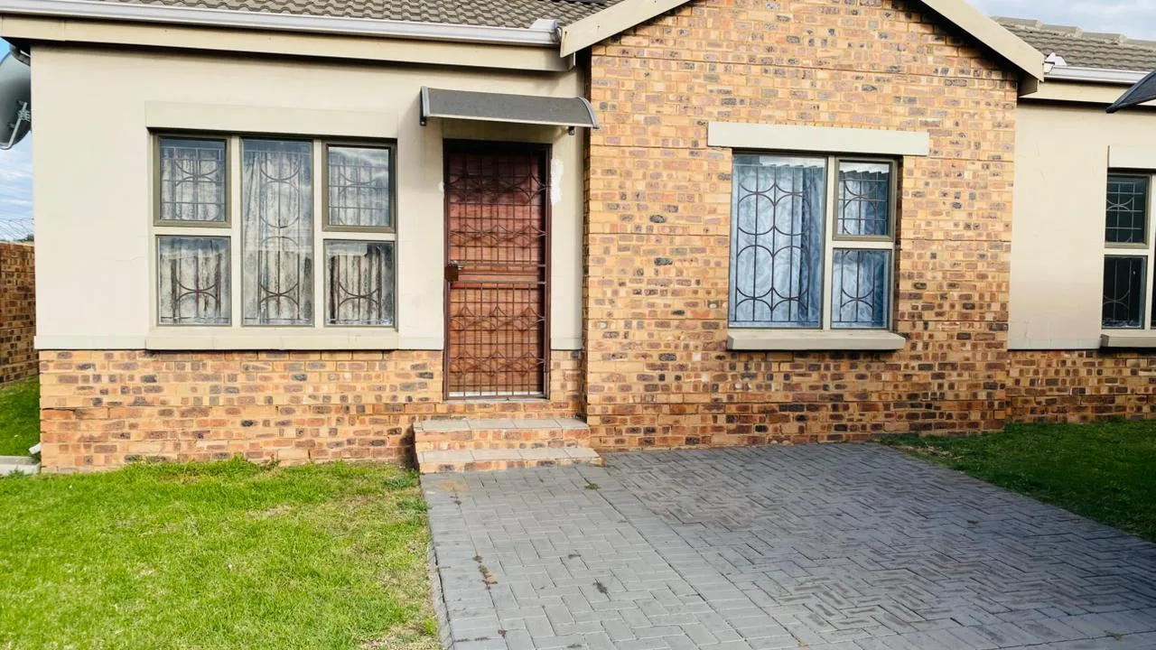 3 Bedroom Townhouse to rent in Die Heuwel