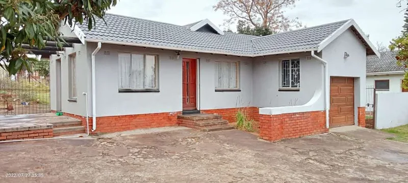 3 Bedroom House for sale in Southernwood
