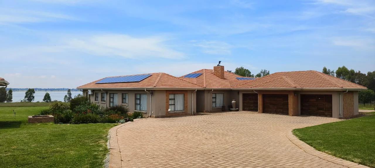 5 Bedroom House for sale in Oranjeville