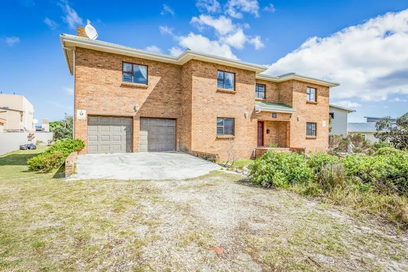 5 Bedroom House for sale in Pringle Bay