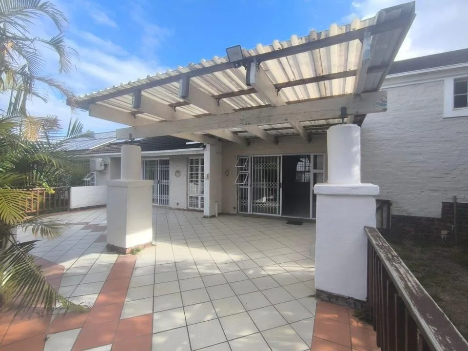 3 Bedroom House for sale in Beacon Bay