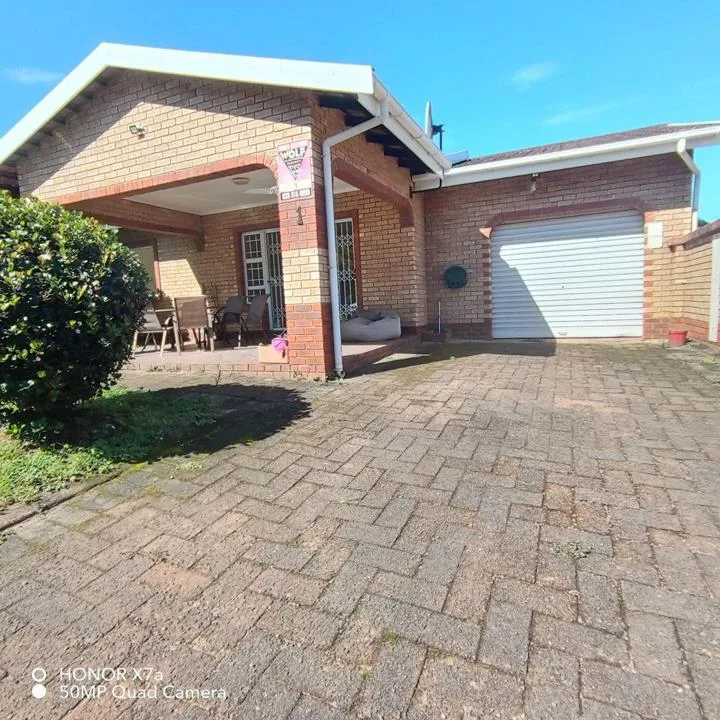 2 Bedroom Townhouse to rent in Uvongo