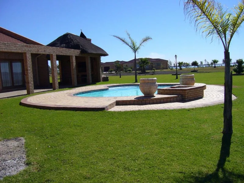 4 Bedroom House for sale in Oranjeville