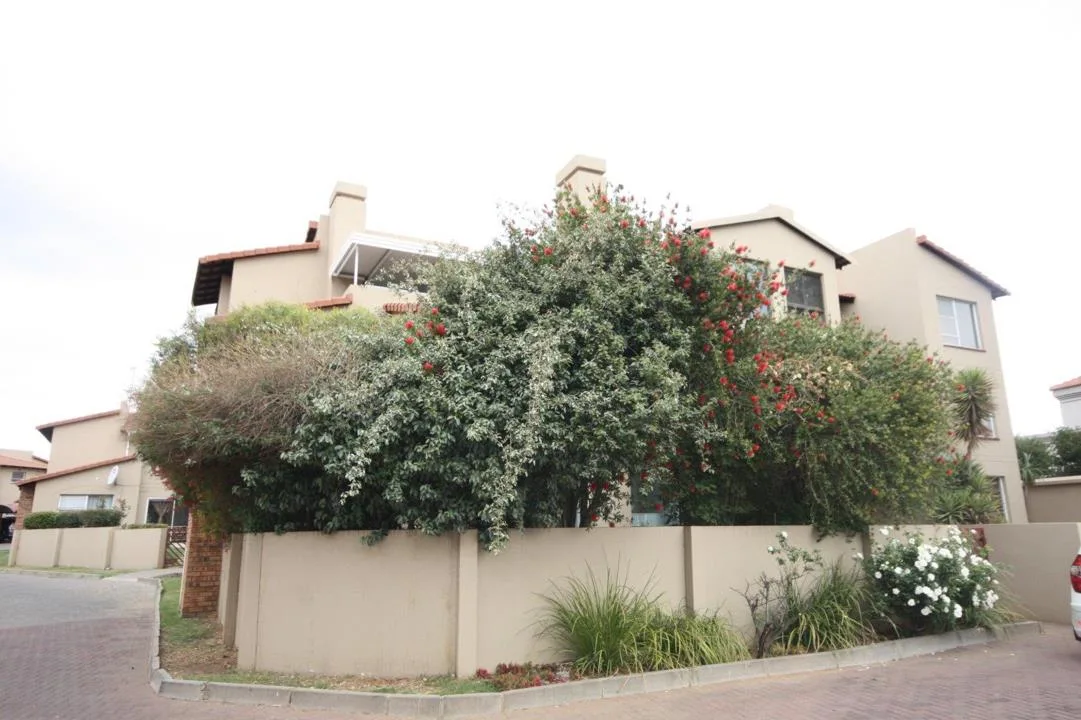 2 Bedroom House for sale in Edge On the Vaal