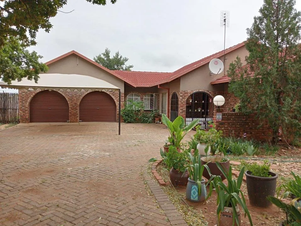3 Bedroom House for sale in Meiringspark
