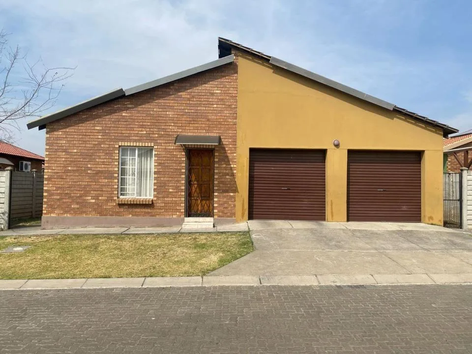3 Bedroom House for sale in Waterval East