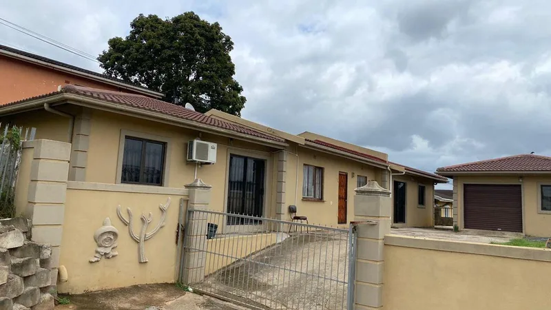 6 Bedroom House for sale in Grove End