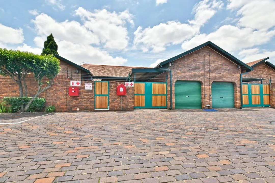 2 Bedroom Townhouse for sale in Brackendowns