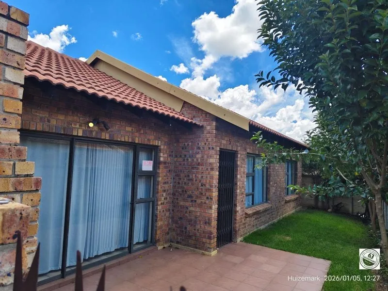 3 Bedroom Townhouse for sale in Sasolburg Ext 10