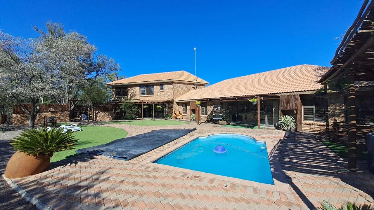5 Bedroom House for sale in Shona Langa