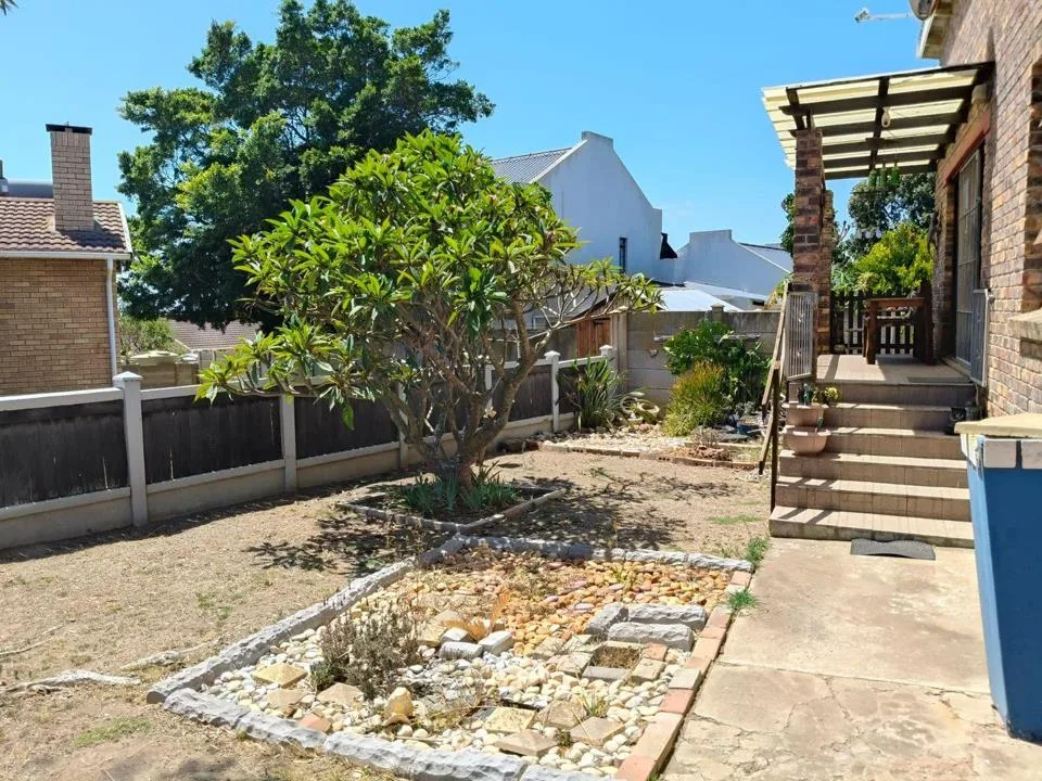 3 Bedroom House for sale in Wavecrest