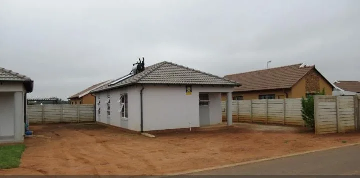 3 Bedroom House for sale in Crystal Park