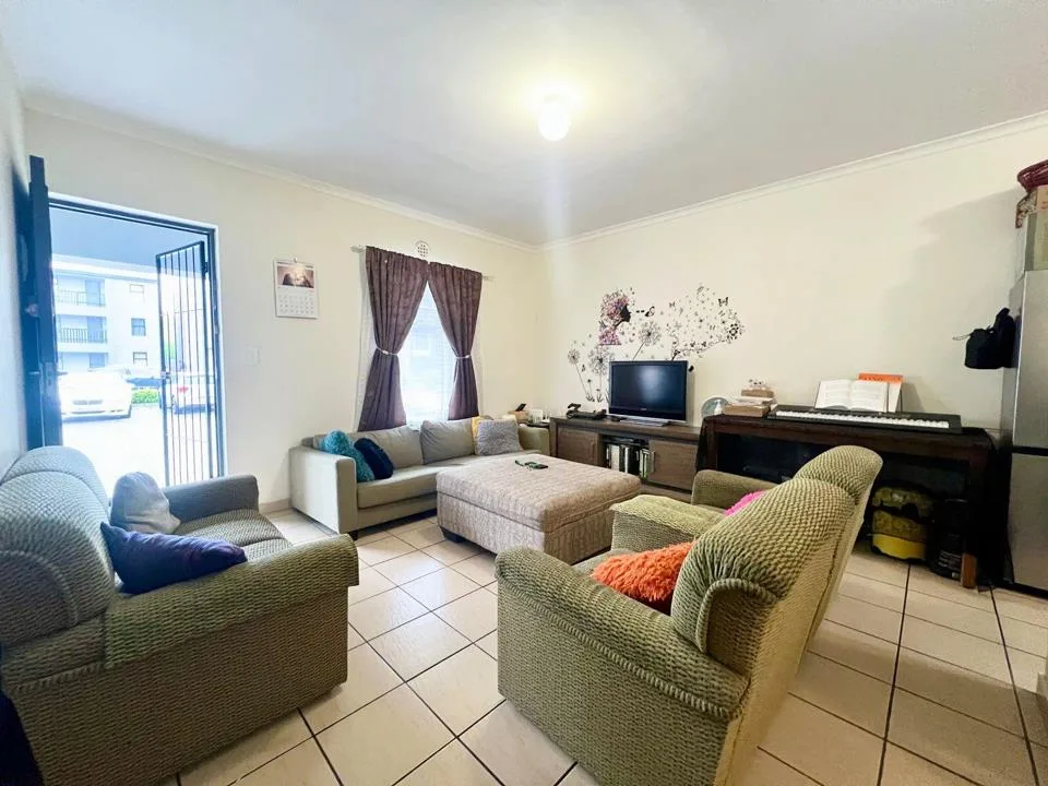 2 Bedroom Apartment / flat for sale in Parklands East
