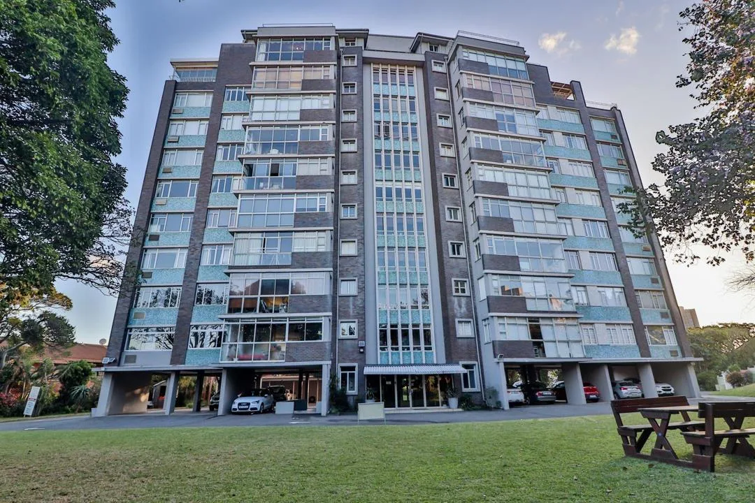 3 Bedroom Apartment / flat for sale in Essenwood