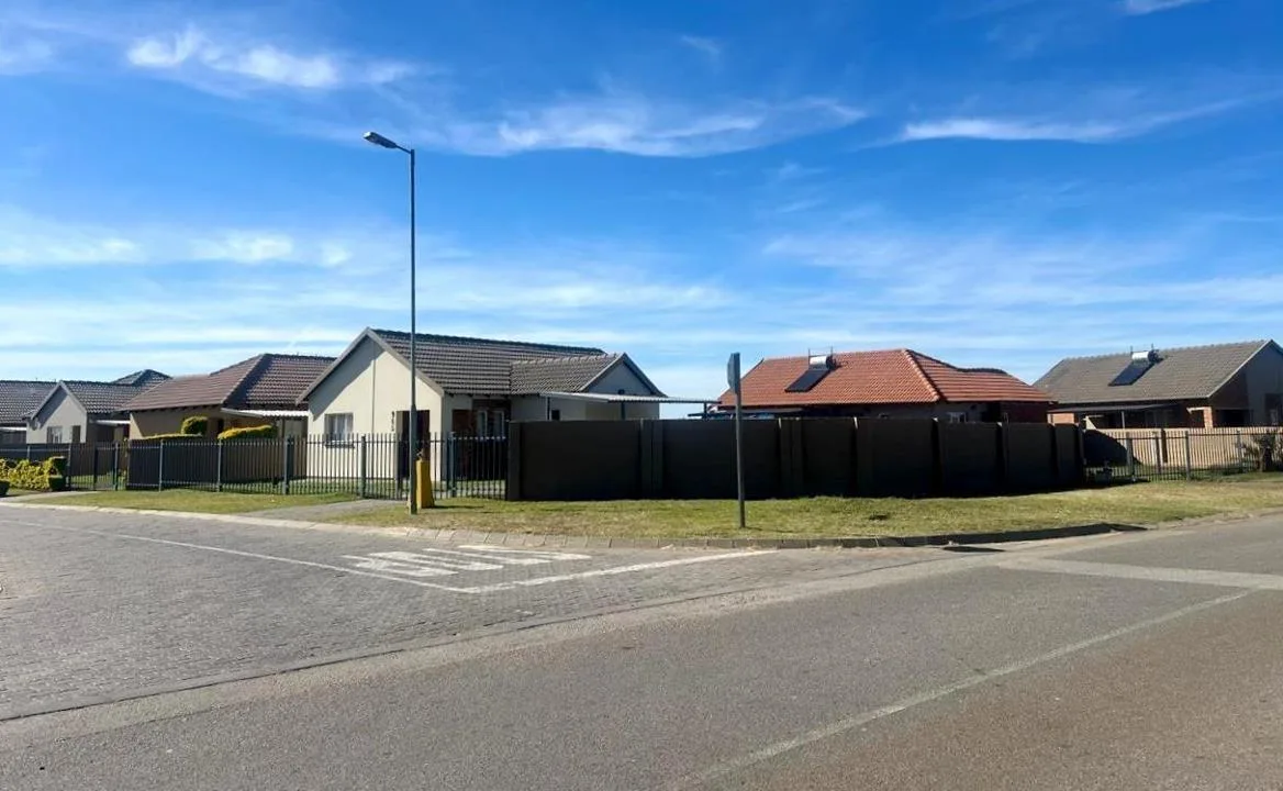 3 Bedroom House for sale in Waterkloof Hill Estate