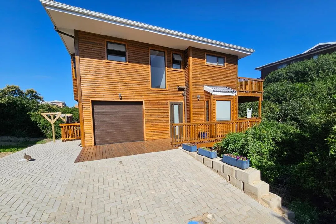 3 Bedroom House for sale in Bothastrand