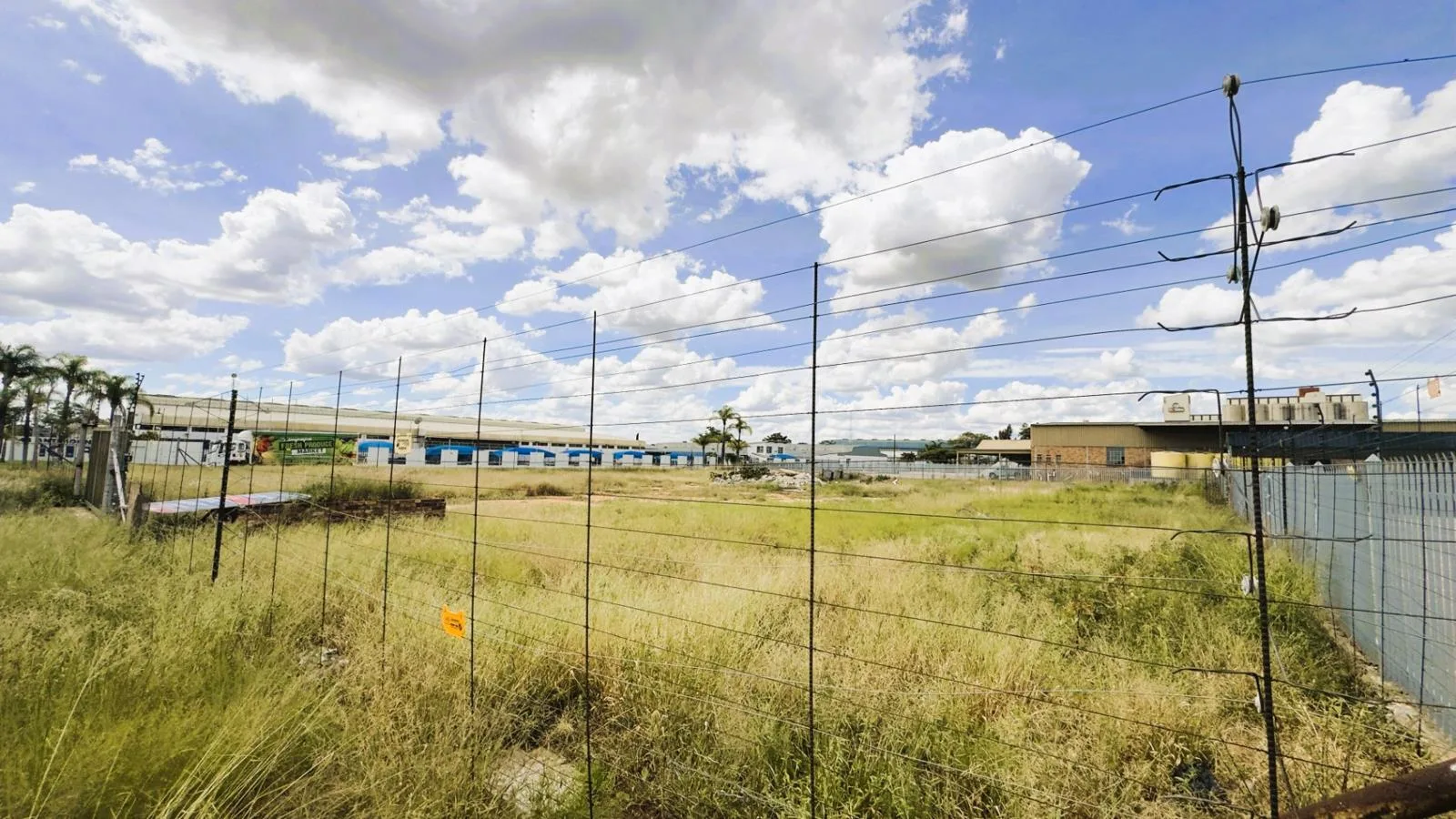 2 900 m² Land available in Laboria
